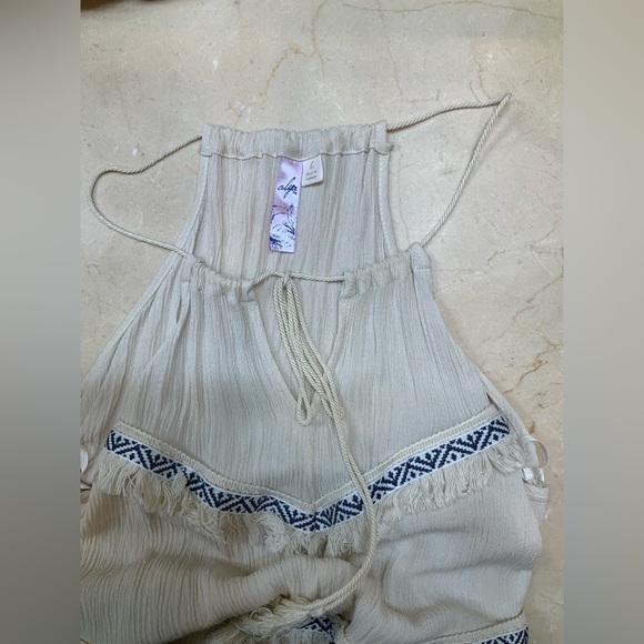 Alya Large Ruffle Top - Picture 4 of 4